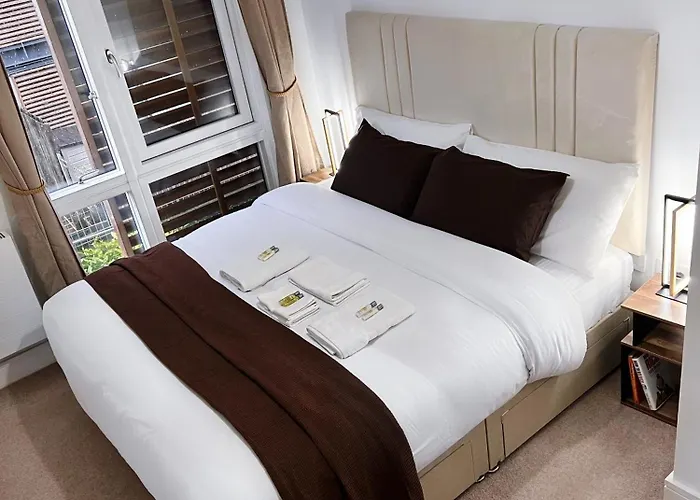 Luxury Modern 2 Bed 2 Bath Apartment