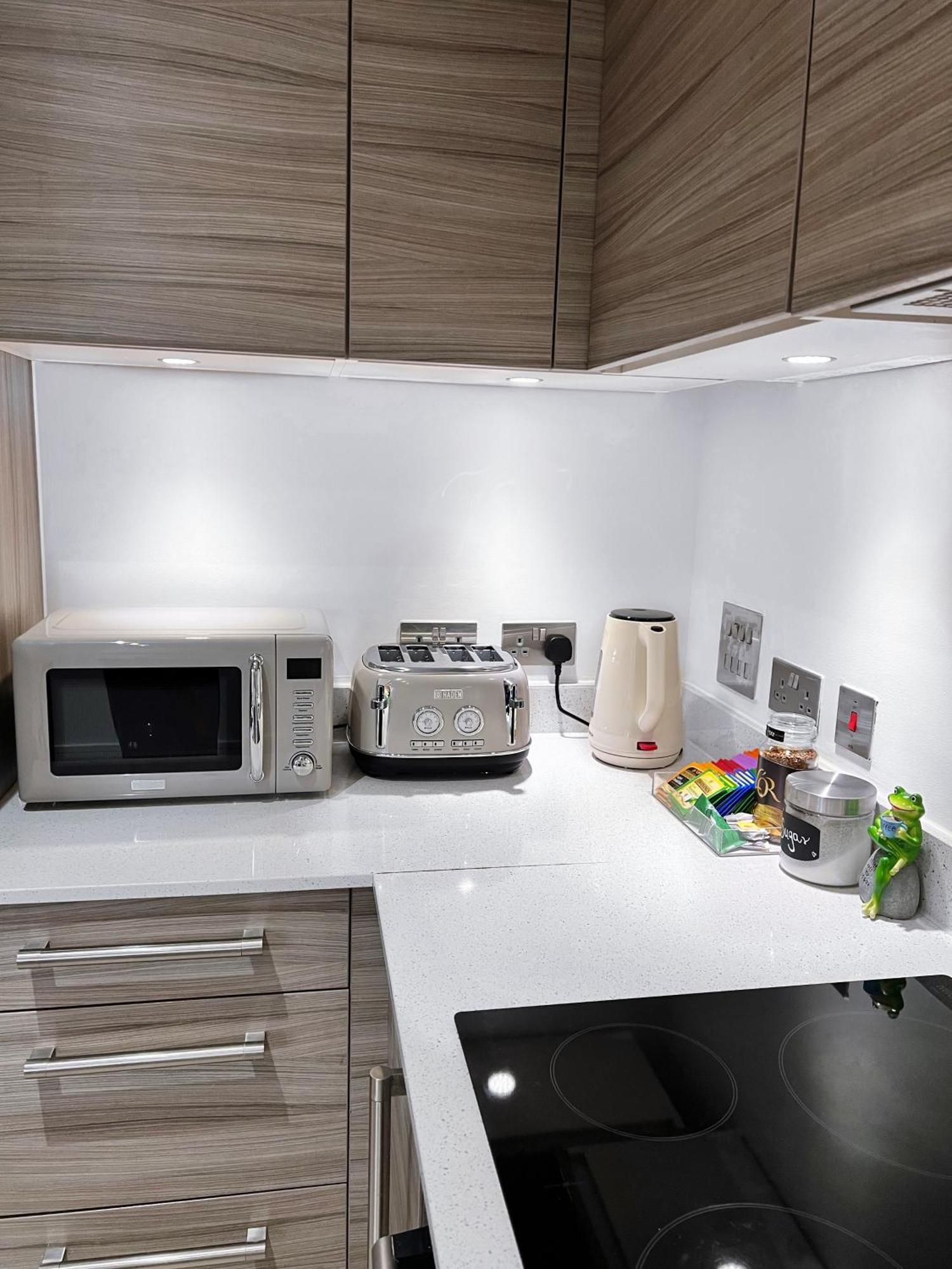 Luxury Modern 2 Bed 2 Bath *