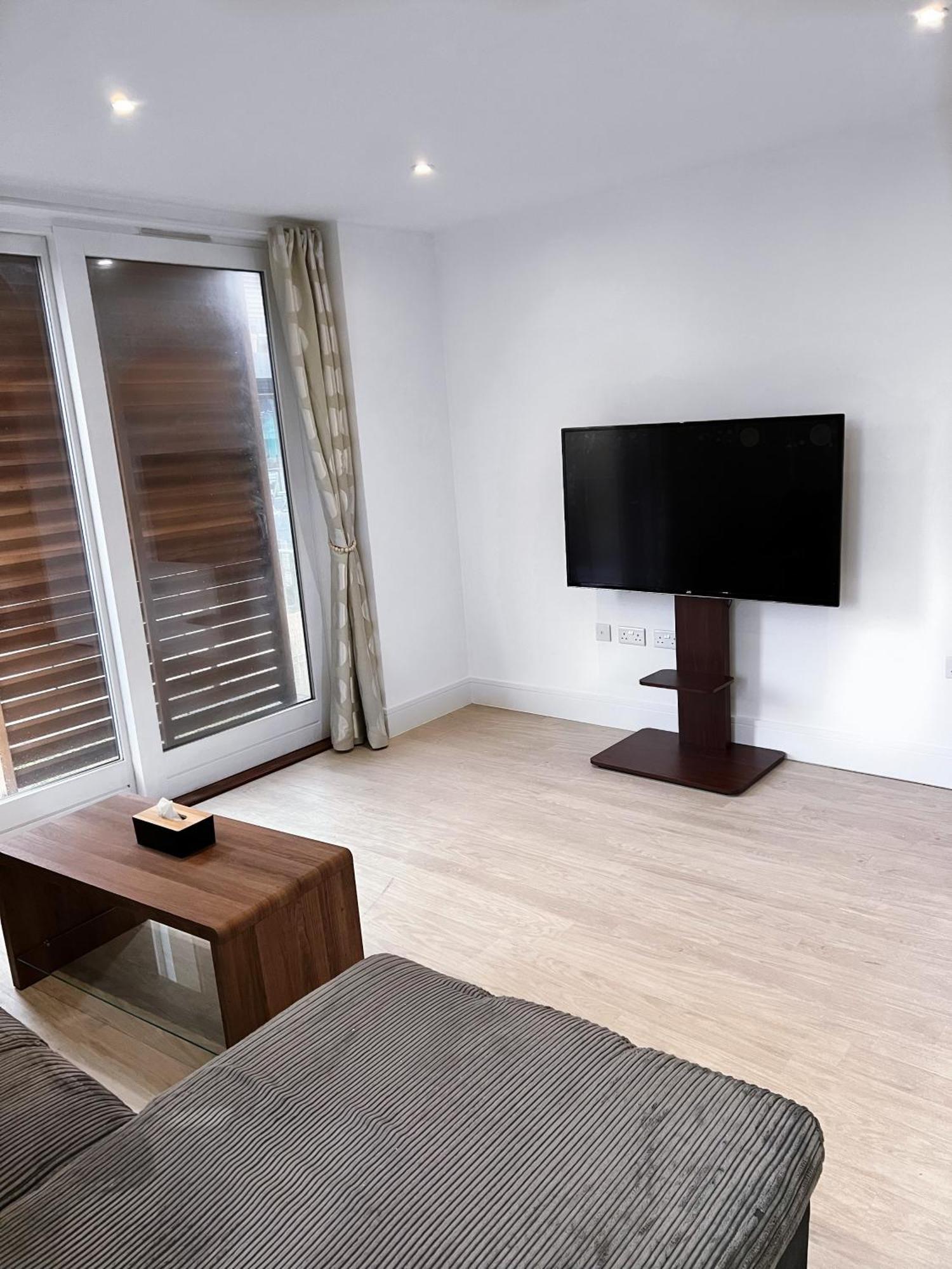 Luxury Modern 2 Bed 2 Bath Appartamento
