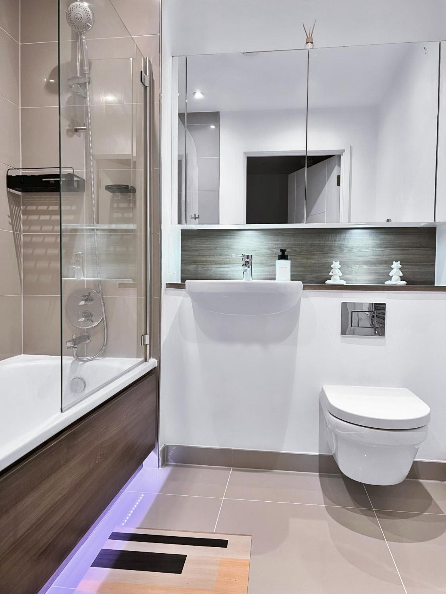 Luxury Modern 2 Bed 2 Bath