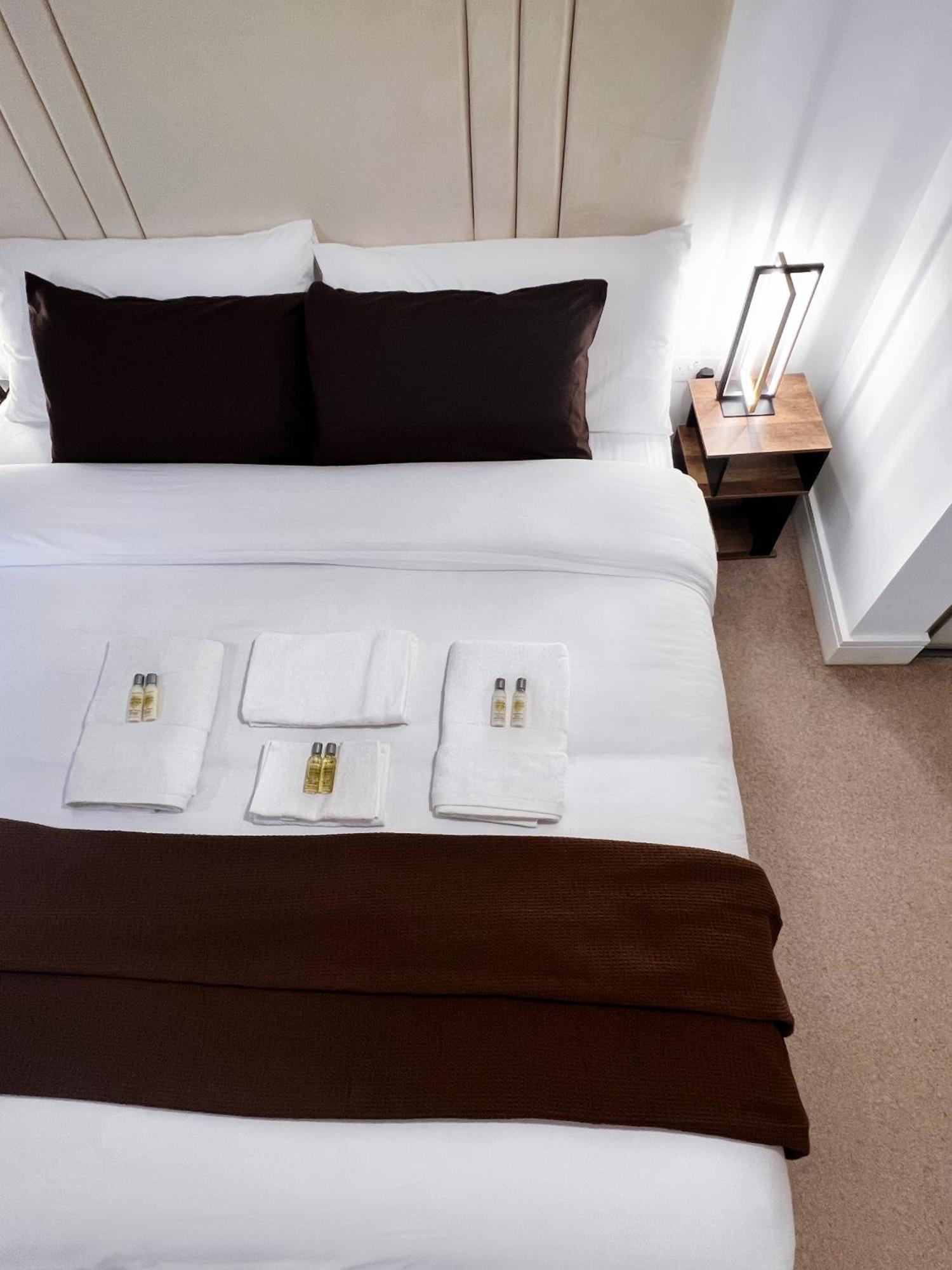 Luxury Modern 2 Bed 2 Bath Appartamento *