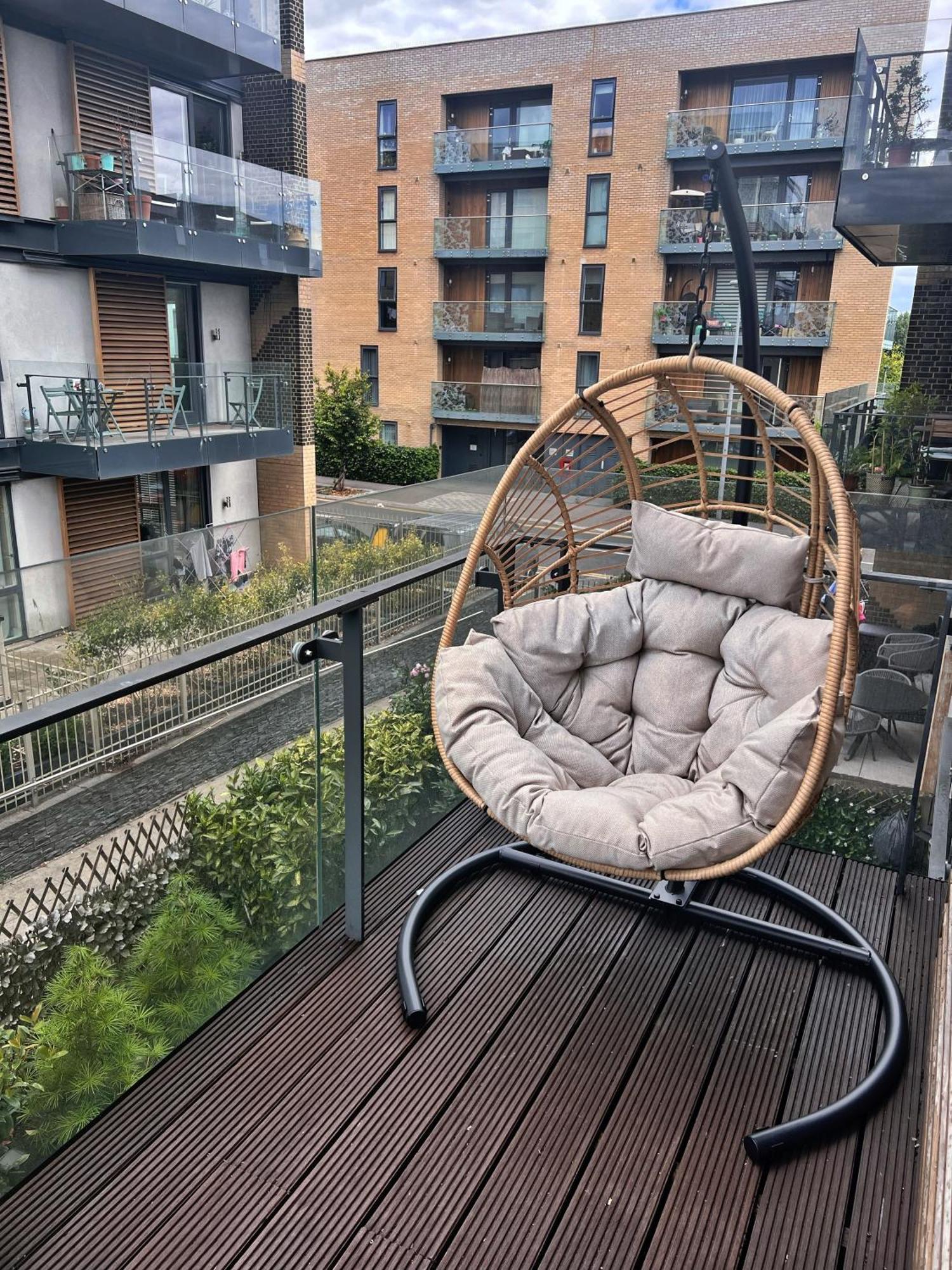 Apartament Bright Modern 2-bed With 2-bath & Balcony View Londra